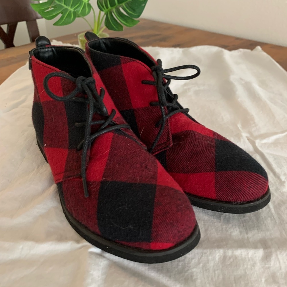 Bass Elyse red/black check fabric ankle boots. size 7 1/2.